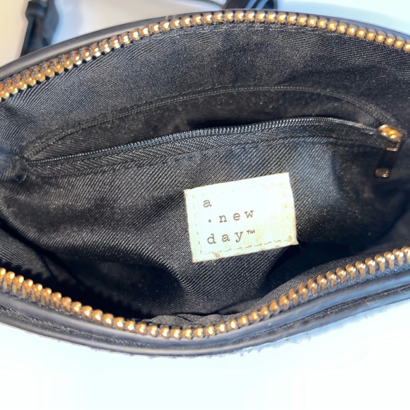 Floral Patterned Shoulder Bag - Picture 9 of 10